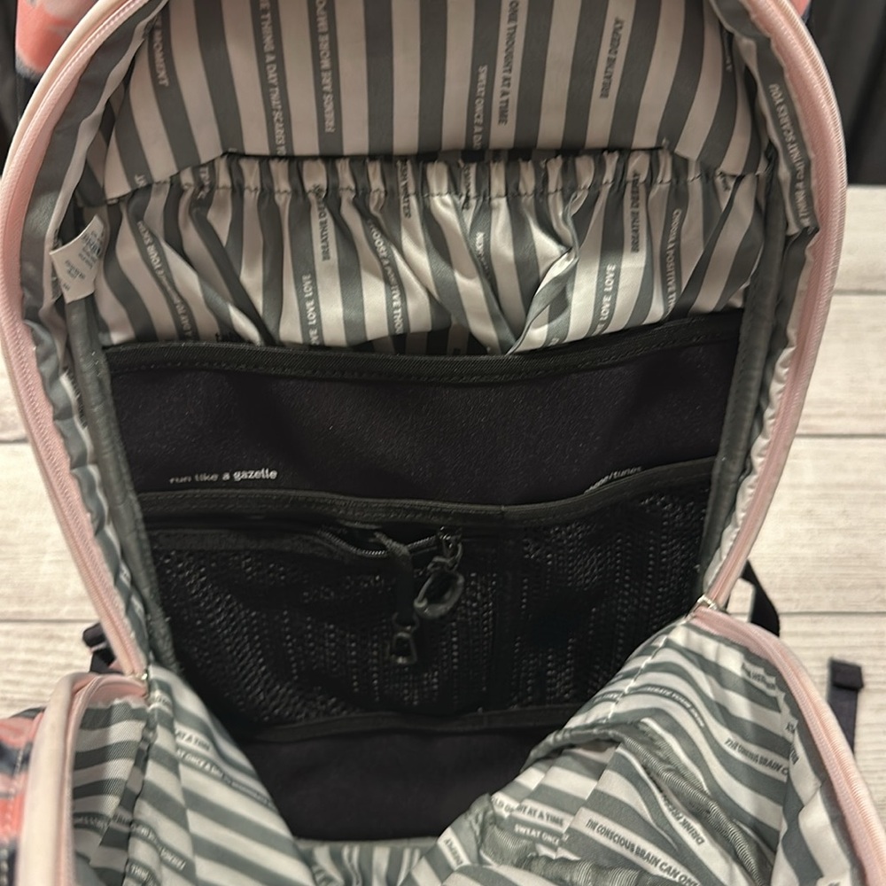 🍋Rare Vintage Lululemon Run From Work Backpack pink camo🍋 - Picture 10 of 15